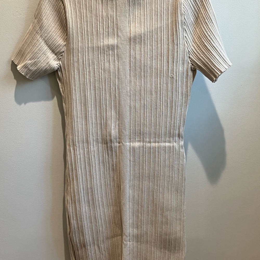 H&M Beige Dress Short Sleeve 53 percent polyester 26 percent pollamida - Picture 2 of 5